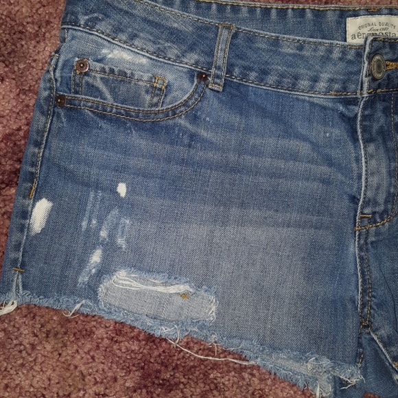 AEROPOSTALE DISTRESS SHORTIE FESTIVAL JEAN SHORTS - Picture 2 of 6